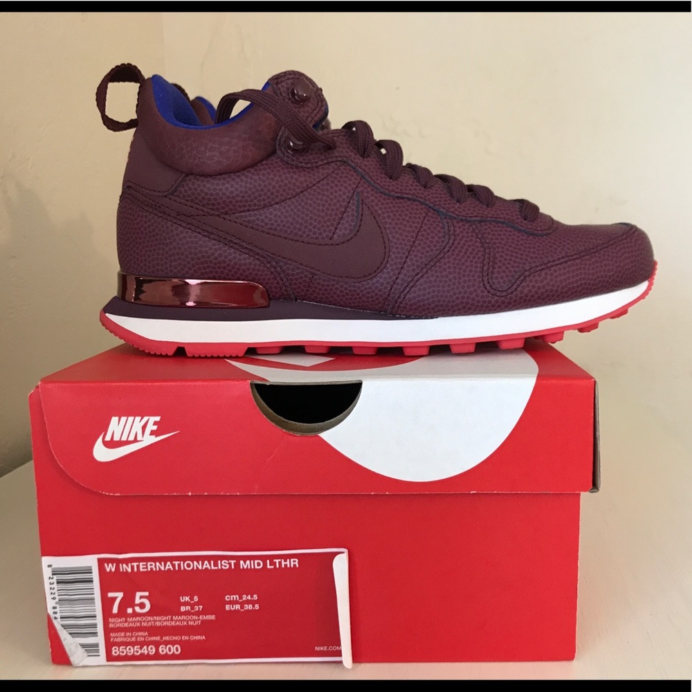 Nike Internationalist mid leather sneaker 7.5